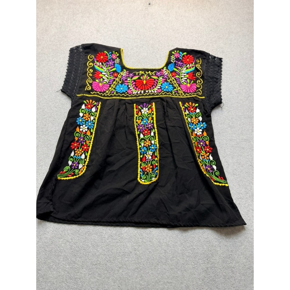 Mexican Floral Embroidered Peasant Blouse Black Crochet Lace Short Sleeve Top